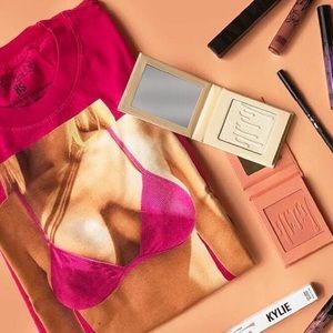 Kylie Jenner pink shirt